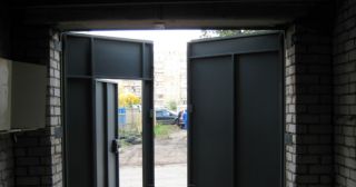 Купить гаражные ворота распашные Горно-Алтайск, цена от 3828 руб.